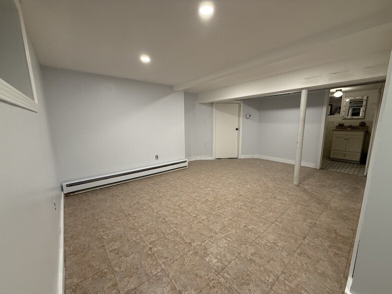 Building Photo - 376 Riverside Ave