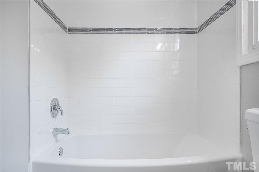 Building Photo - 520 Commonwealth St