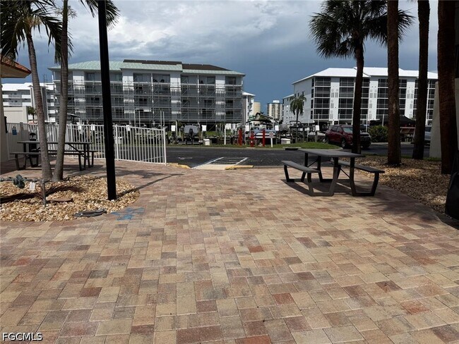 Building Photo - 4471 Bay Beach Ln