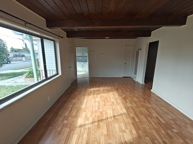 Building Photo - 263 Elmwood Ln