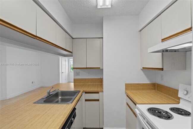 Building Photo - 17580 NW 67th Pl