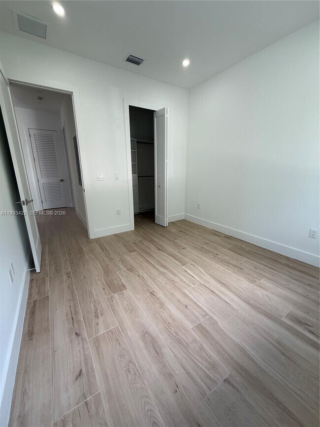 Building Photo - 1981 SW 33rd Ave