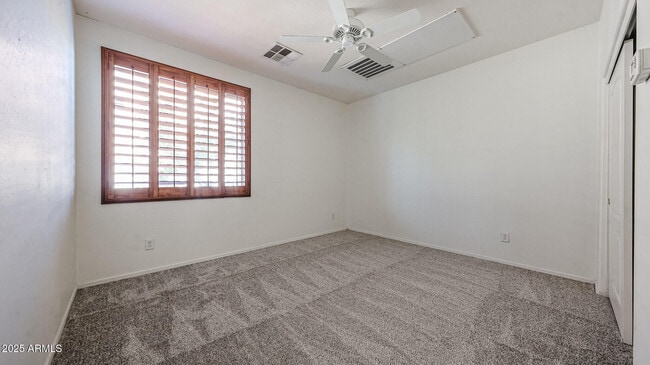 Building Photo - 7015 W Southgate Ave