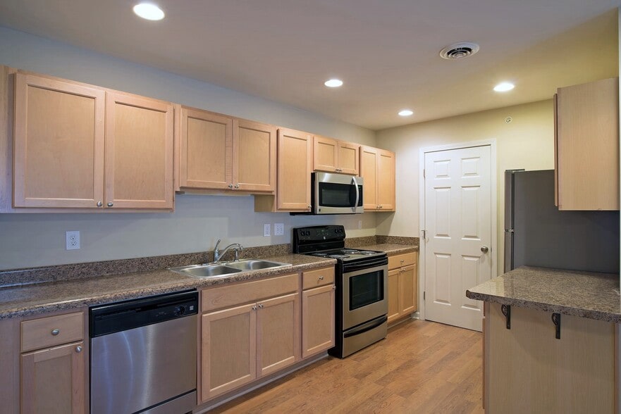 Primary Photo - Kendall Square Apartments