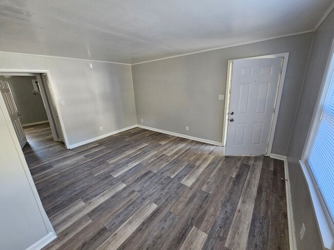 Building Photo - Live in Comfort at Evergreen Apartments in Knoxville!