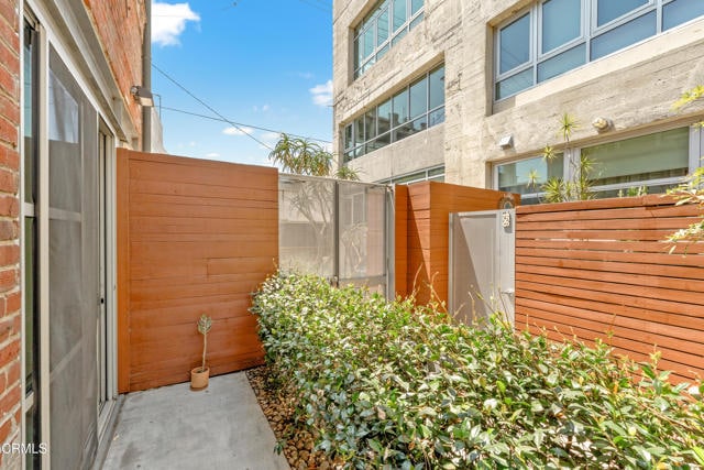 Building Photo - 527 Molino St