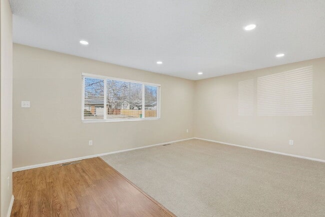 Building Photo - 1549 Sanderson Ave