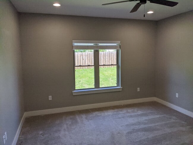 Building Photo - 308 Candlewood Cir