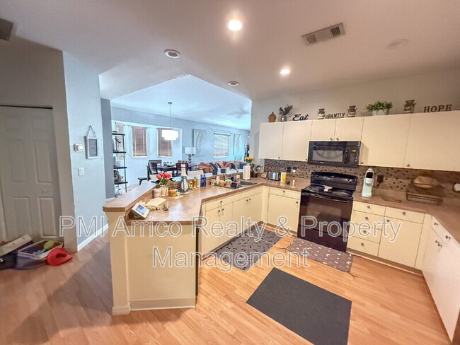 Building Photo - 317 28th St W