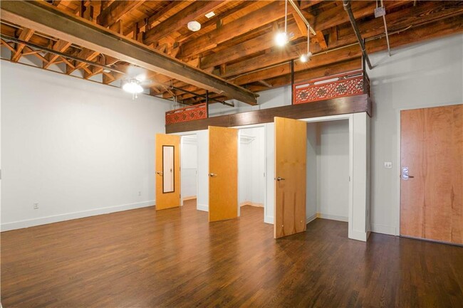 Building Photo - 411 Brazos St