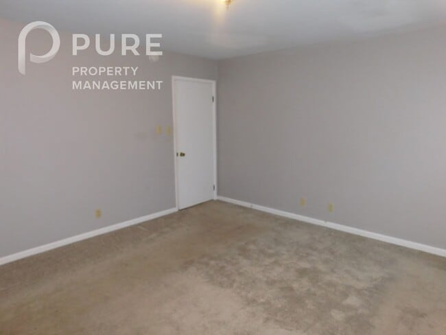 Building Photo - 117 22nd Ave NW