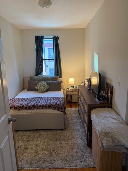 Building Photo - 226 Hanover St