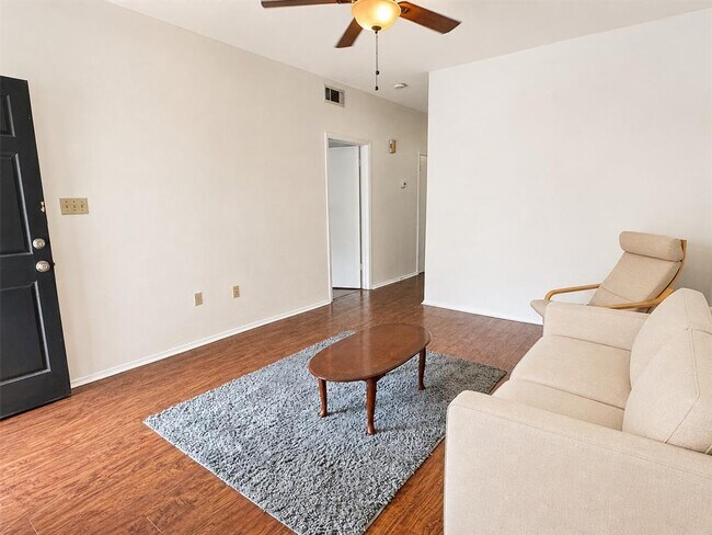 Building Photo - 2801 Rio Grande St