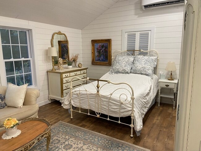 Building Photo - 290 Hamburg Rd