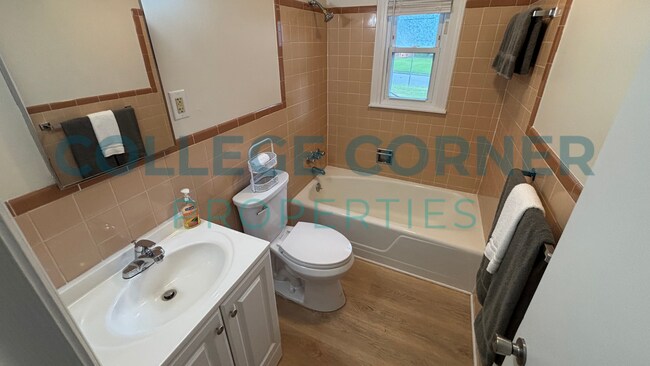 Building Photo - 1465 Brookwood- 4 BR,2 Bth house