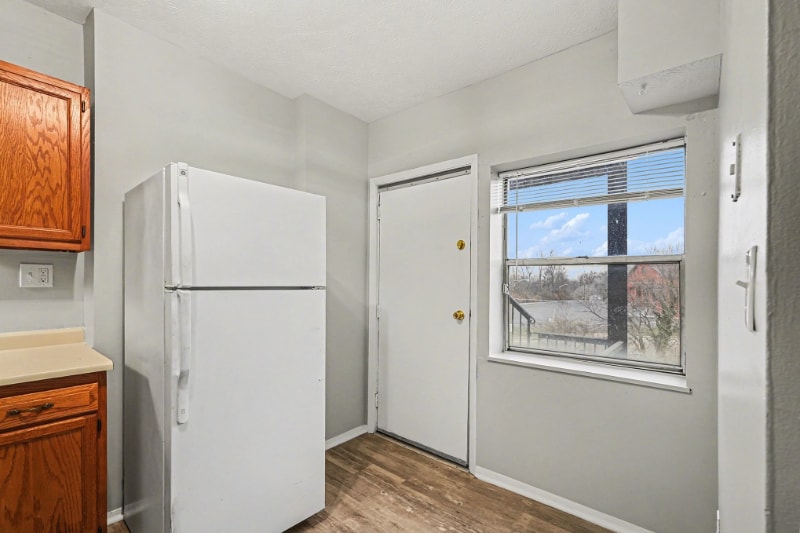 Building Photo - 562 Glenwood Ave