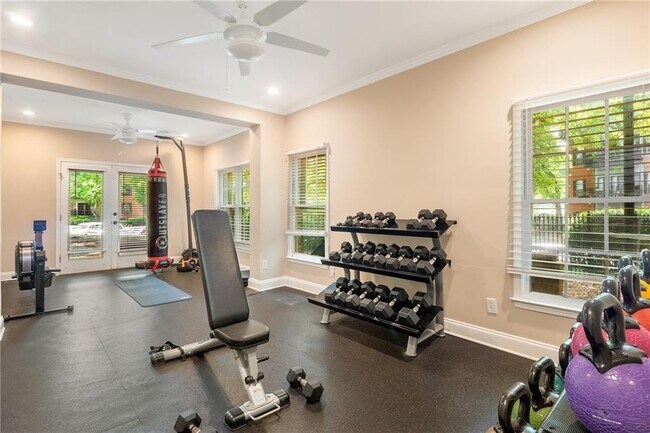 Building Photo - 24101 Plantation Dr NE