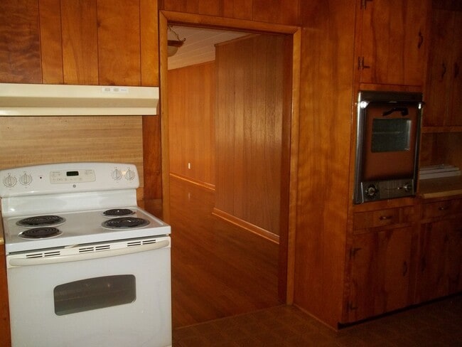 Building Photo - 115 Armstrong Cir