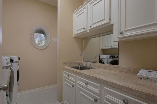 Building Photo - 83 S Longspur Dr