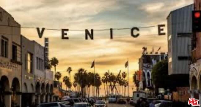 Building Photo - 2425 Ocean Ave