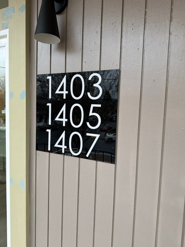 Building Photo - Brown 1403-1407