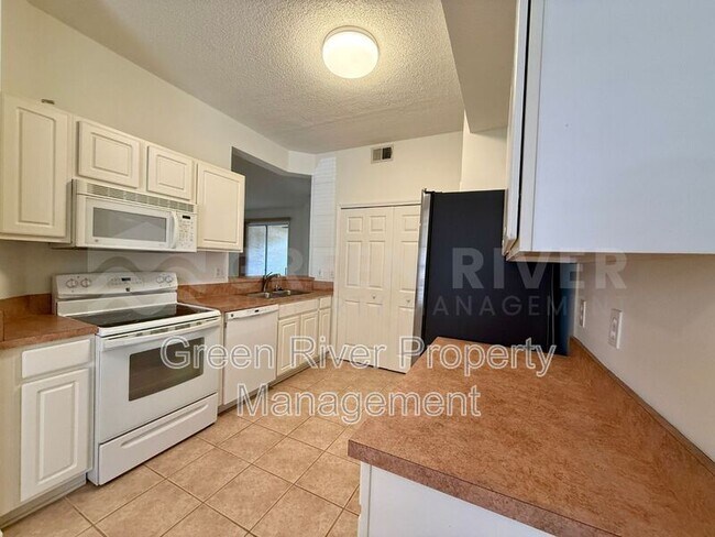 Building Photo - 204 Augusta Cir