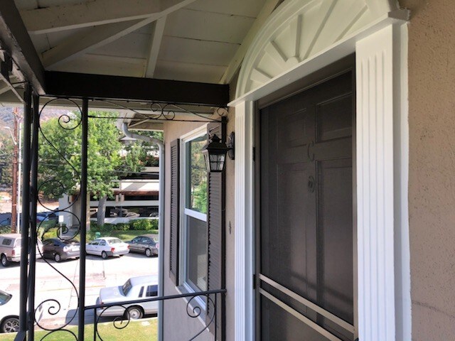 Apt Front - 4439 Lakeside Dr