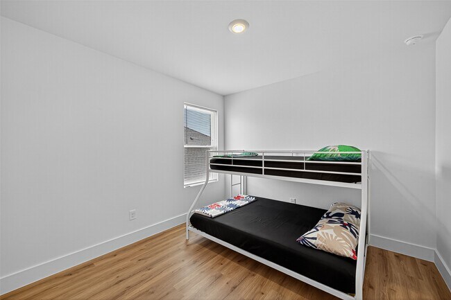 Building Photo - 27615 Village Cir Dr