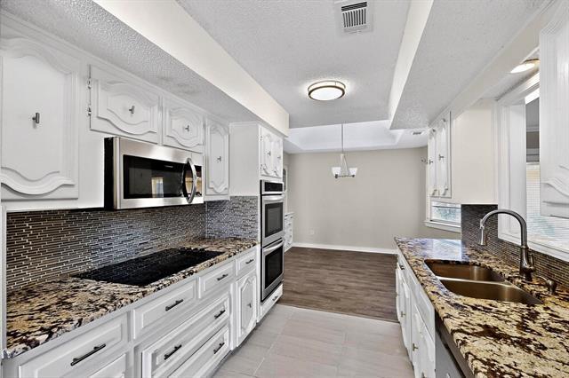 Building Photo - 2407 Meadow Creek Dr