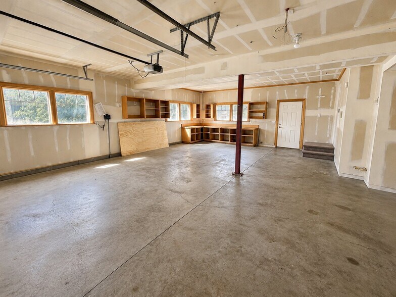 Building Photo - 2205 College