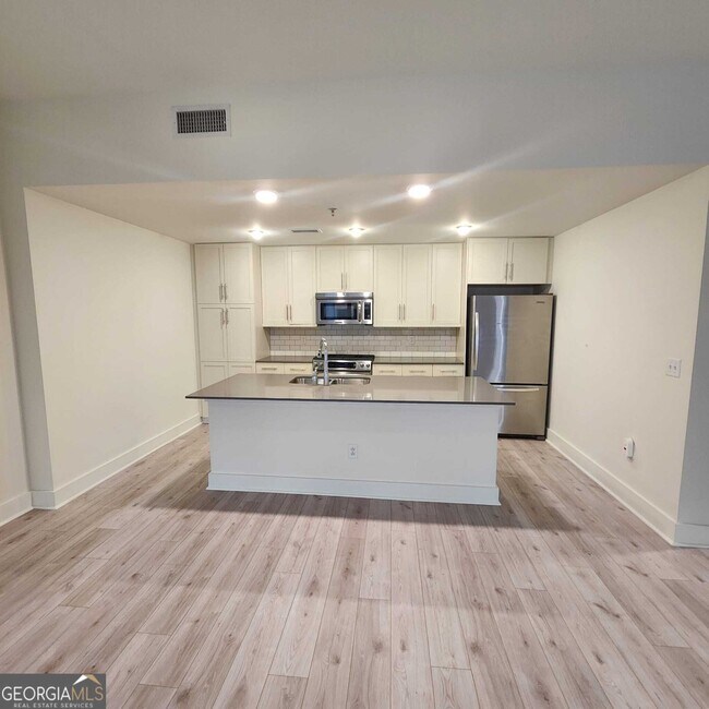 Building Photo - 1100 Howell Mill Rd NW