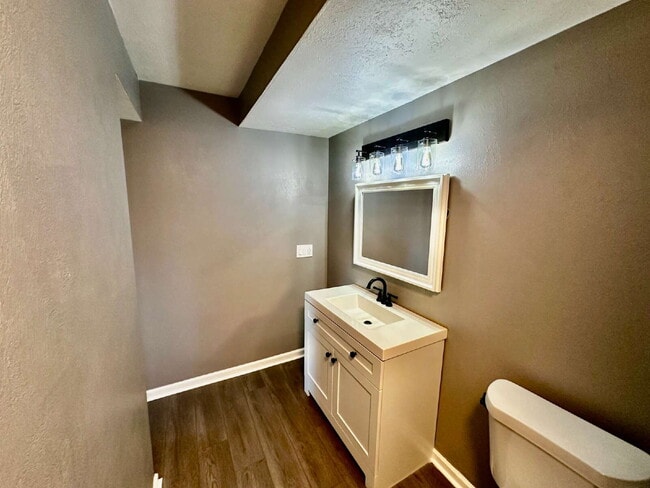 Building Photo - "Charming 2-Bed Condo in Golden, CO - Cozy Living!"