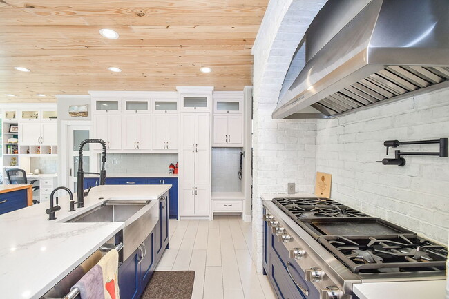 Building Photo - 7106 Habersham Ave