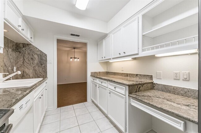 Building Photo - 14341 Misty Meadow Ln