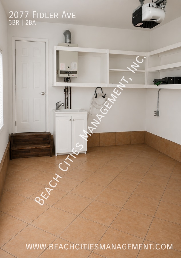 Building Photo - 2077 Fidler Ave