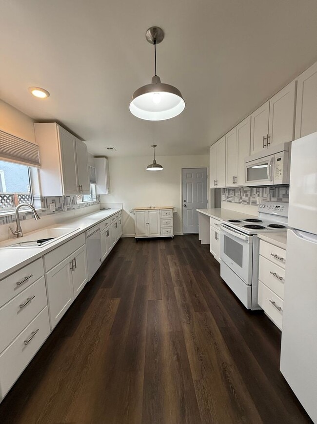 Building Photo - Beautiful Home in Watsonville - 55+ Community- 50% off 1st months rent!!