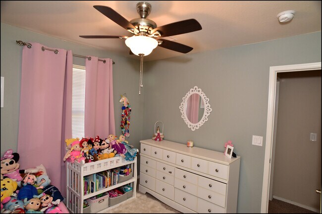 Building Photo - 6246 Viale Del Sol Ave