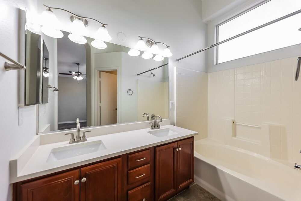 Building Photo - 8228 W Behrend Dr