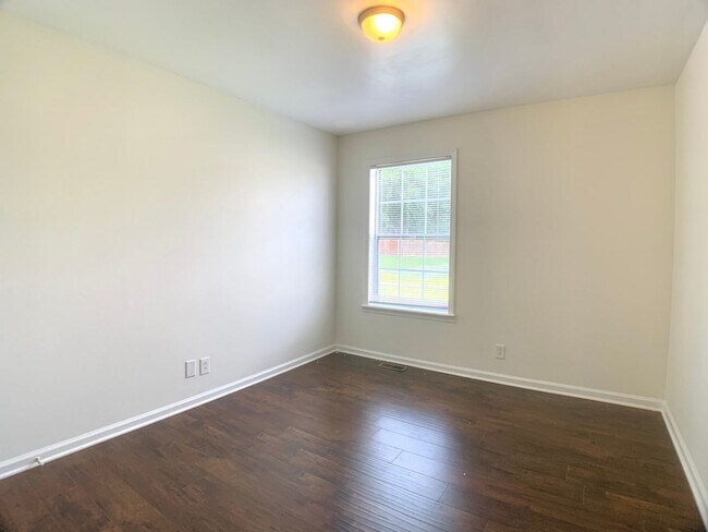Building Photo - 1404 Marla Ct