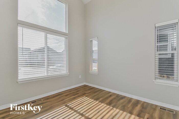 Building Photo - 6470 Chaplin Dr