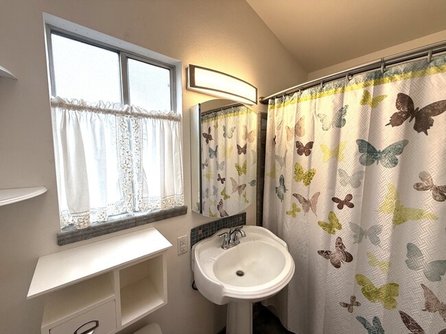 Building Photo - 18 Turnbridge Welles