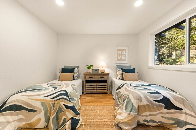 Building Photo - Luxury Executive Woodinville Retreat | Fully Renovated | Sauna | 1.84 Acres | Minutes to Microsof...