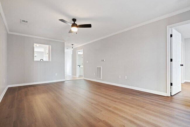 Building Photo - **Applications Pending** Ground-Level 2BR Condo with Community Pool!