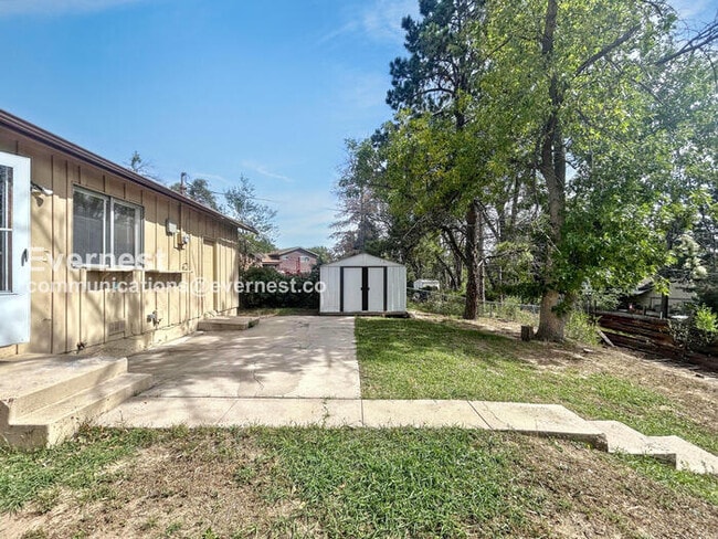 Building Photo - 1409 Laurette Dr