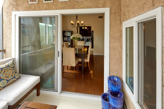 Building Photo - 817 10th St