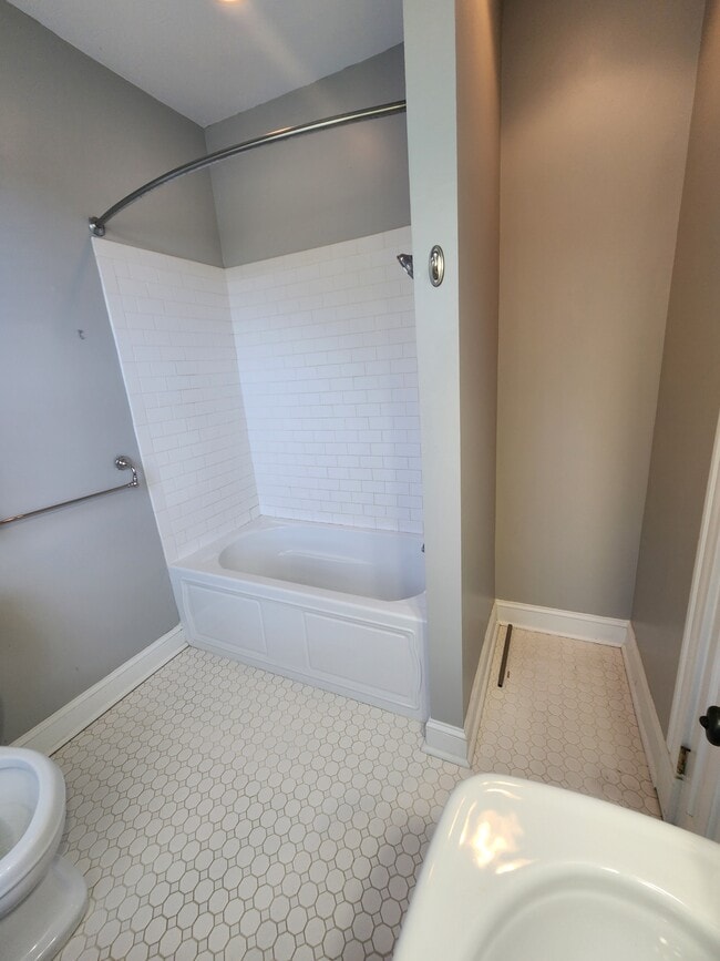 Building Photo - 436 Dinwiddie St