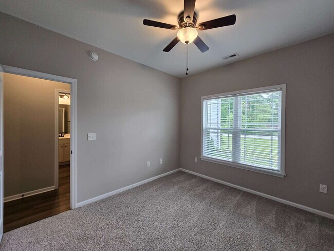 Building Photo - Beautiful 3-Bedroom Home with Bonus Room, Modern Finishes & a Huge Fenced Backyard