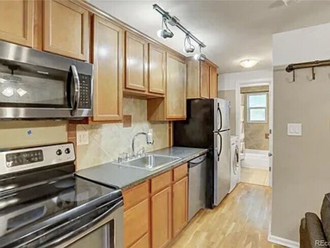 Building Photo - Stylish 1BR/1BA Apartment in Congress Park...