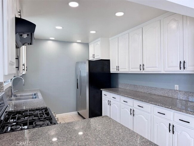 Building Photo - 4308 E 57th St
