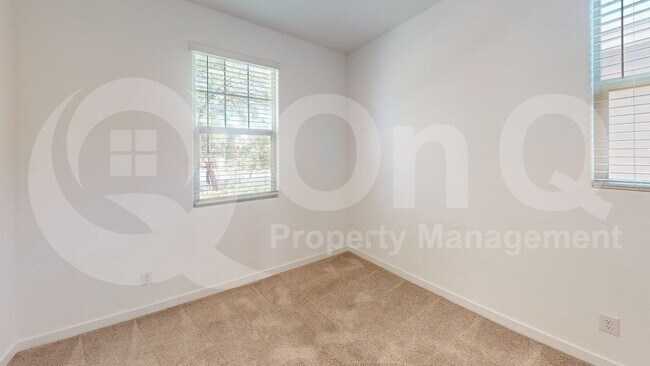 Building Photo - 9131 W Glenrosa Ave